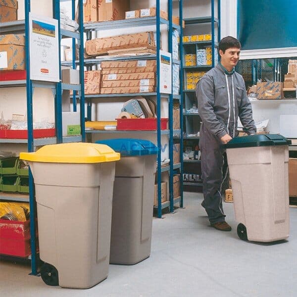 Rubbermaid, 110L beige, stór sorptunna á hjólum